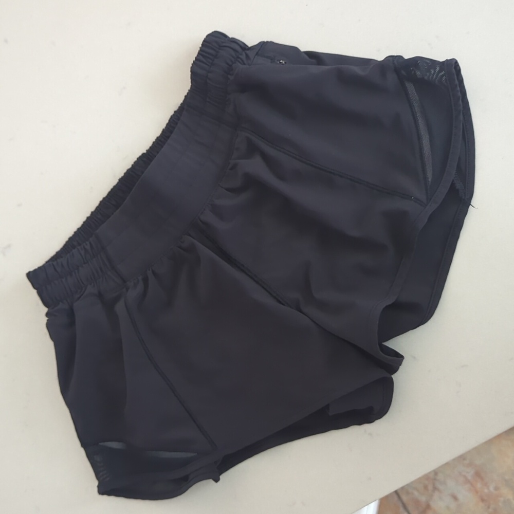Lululemon hotty hot mid rise shorts